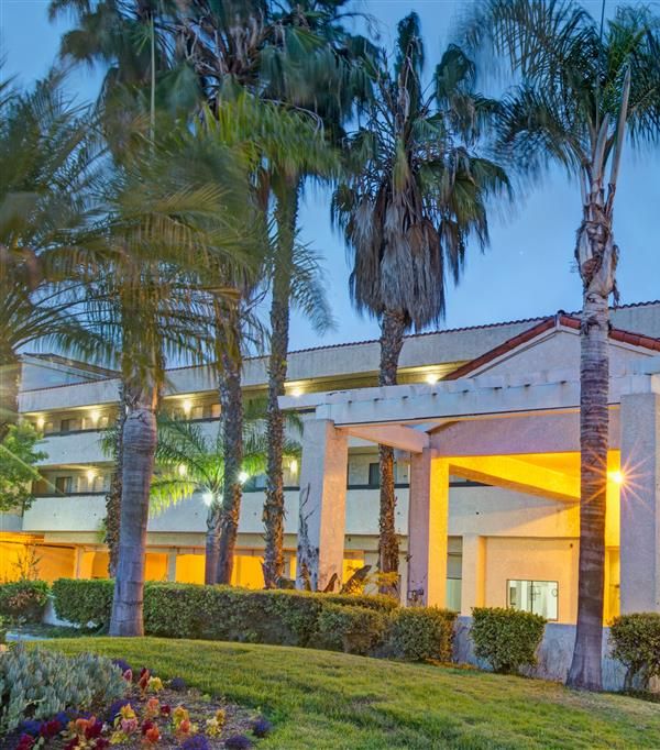 Howard Johnson By Wyndham Torrance - Torrance, CA