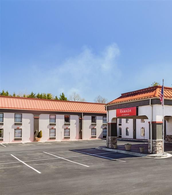 Ramada By Wyndham Hendersonville - Saluda, NC