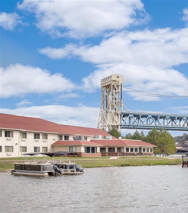 Ramada By Wyndham Hancock Waterfront - Houghton, MI