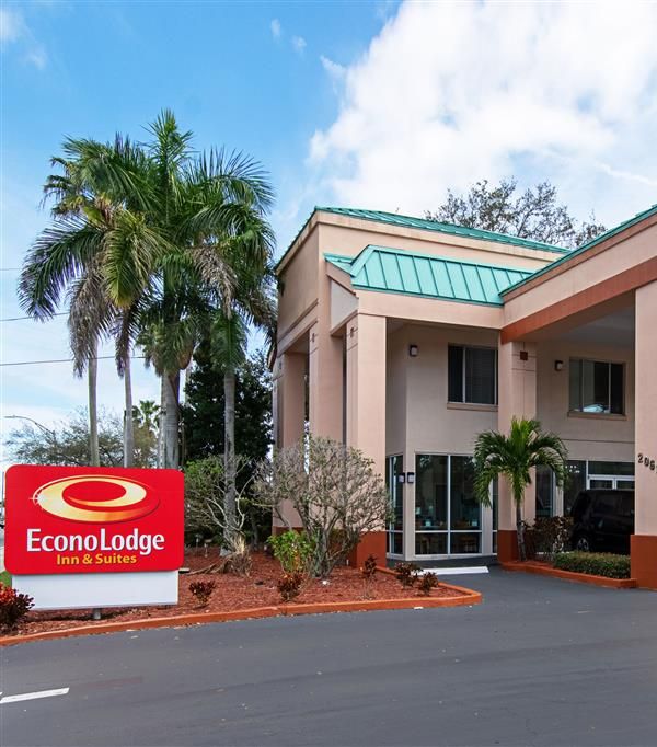 Econo Lodge Inn & Suites Clearwater Central - 清水市