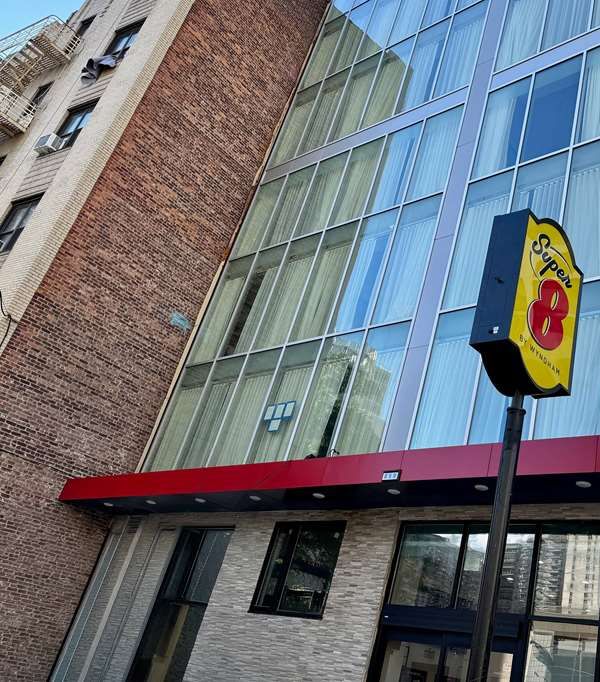 Super 8 By Wyndham Bronx Near Stadium - The Bronx, NY