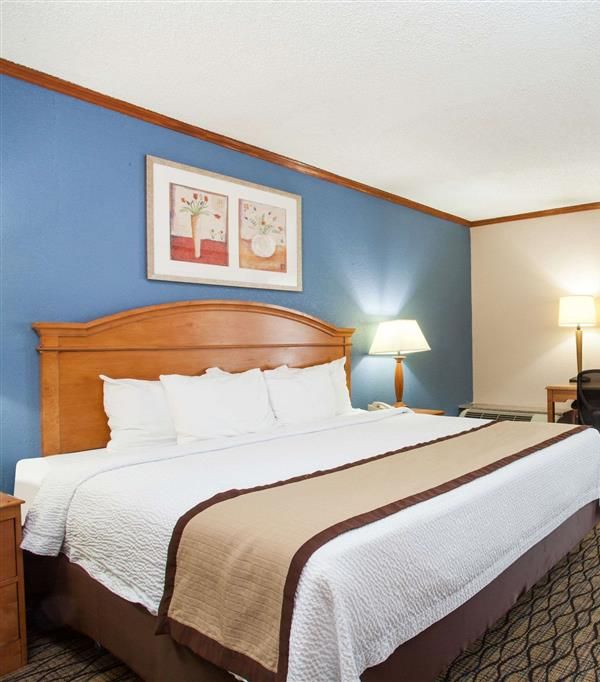 Baymont By Wyndham Madison Heights Detroit Area - Birmingham, MI