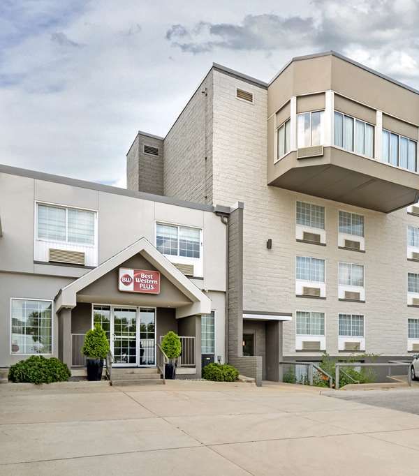 Best Western Plus Longbranch Hotel & Convention Center - Cedar Rapids, IA
