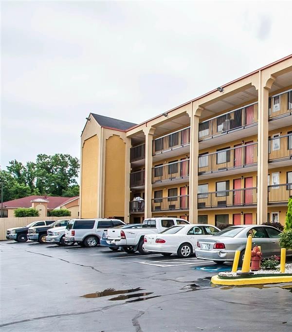 Econo Lodge Inn & Suites Memphis East - 曼非斯