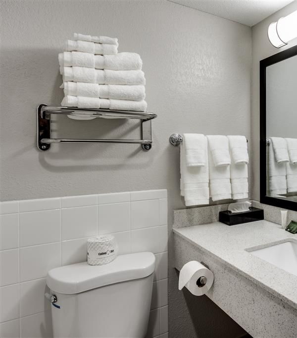 Days Inn & Suites By Wyndham Spokane - Spokane, WA