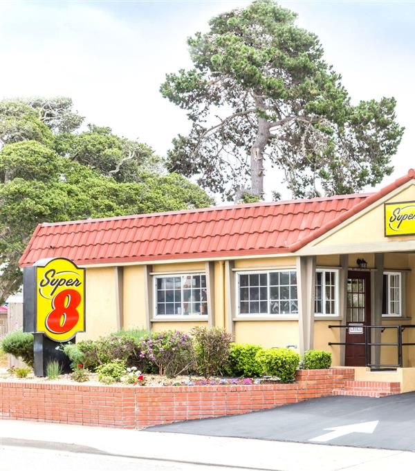Super 8 By Wyndham Monterey - Monterey, CA