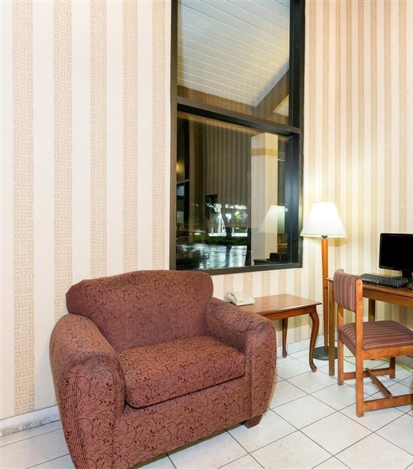 Super 8 By Wyndham Riviera Beach West Palm Beach - Riviera Beach, FL