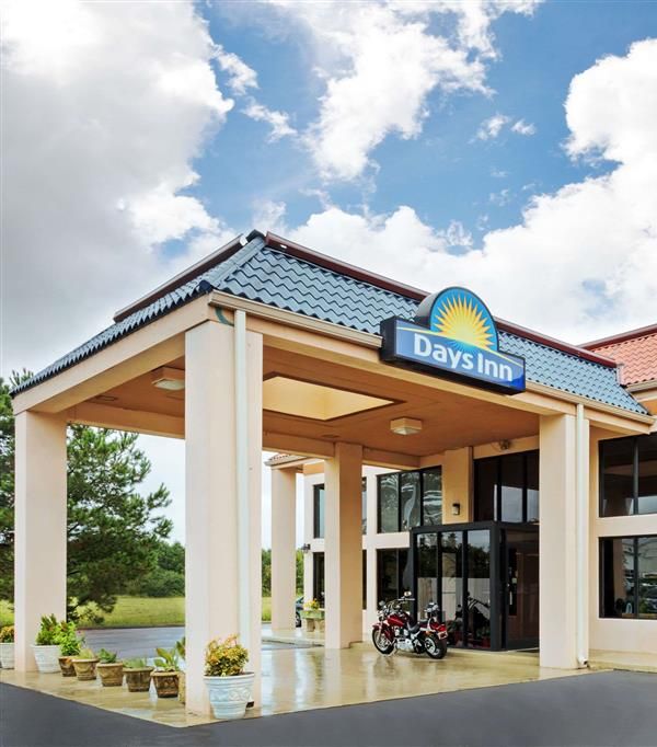 Days Inn By Wyndham Clinton - Clinton, NC