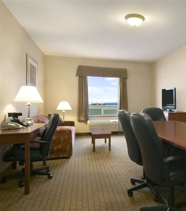 Days Inn By Wyndham Moose Jaw - Moose Jaw