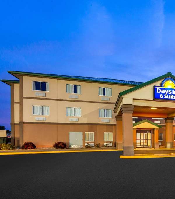 Days Inn & Suites By Wyndham Morris/i-80 - Morris, IL