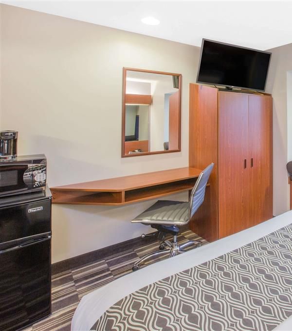 Microtel Inn & Suites By Wyndham Manistee - Manistee, MI