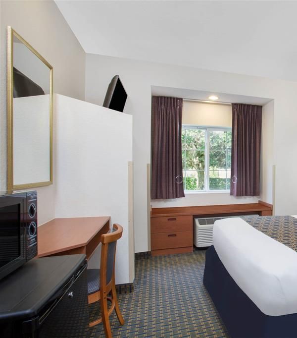 Microtel Inn & Suites By Wyndham Leesburg/mt Dora - Leesburg, FL