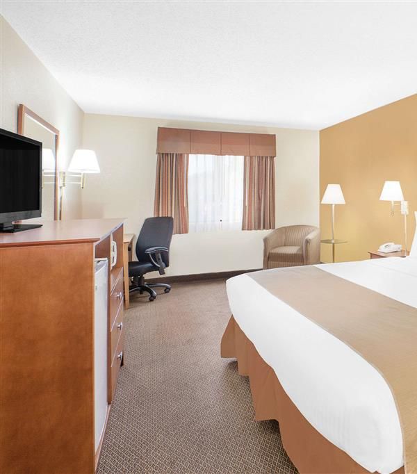 Baymont By Wyndham Port Huron - Port Huron, MI