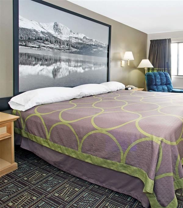 Super 8 By Wyndham Fort Collins - Fort Collins, CO