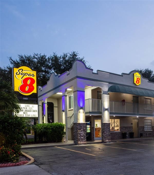 Super 8 By Wyndham Bradenton Sarasota Area - Bradenton, FL