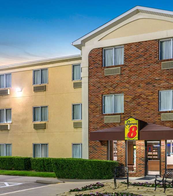 Super 8 By Wyndham Grapevine/dfw Airport Northwest - Grapevine, TX
