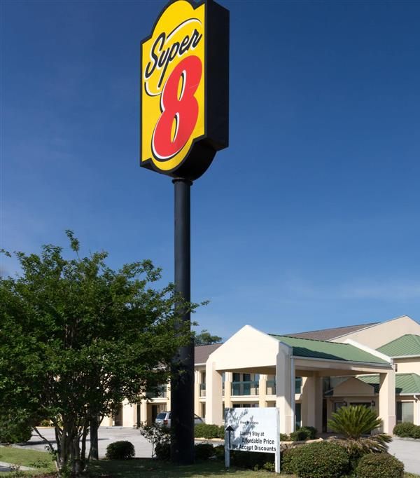 Super 8 By Wyndham Brunswick South/i-95 - Brunswick, GA