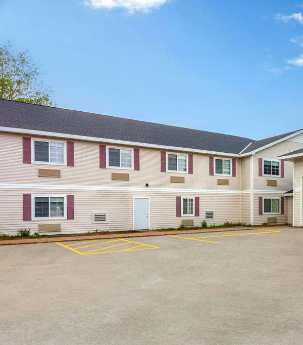 Americinn By Wyndham Eagle River Downtown - Eagle River, WI