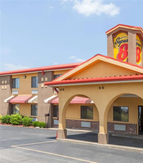 Super 8 By Wyndham Bowling Green South - Bowling Green, KY