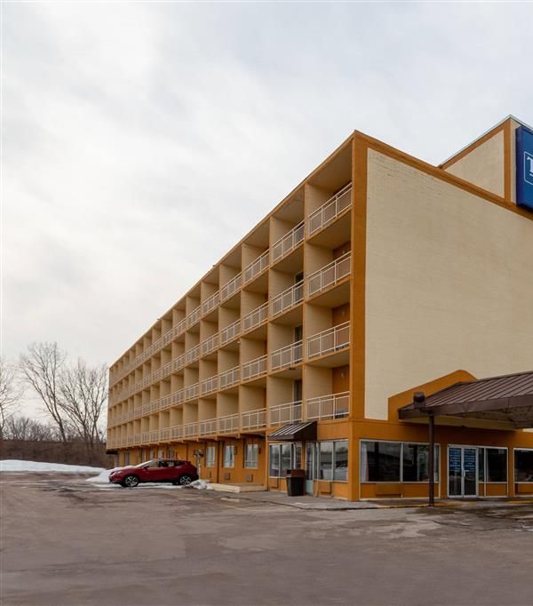 Travelodge By Wyndham Cleveland Airport - Parma, OH