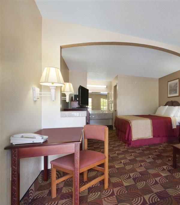 Days Inn & Suites By Wyndham Tuscaloosa - Univ. Of Alabama - Tuscaloosa, AL