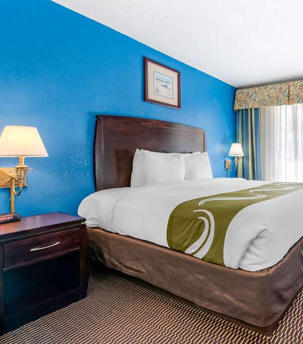 Quality Inn Sarasota North Near Lido Key Beach - Sarasota, FL