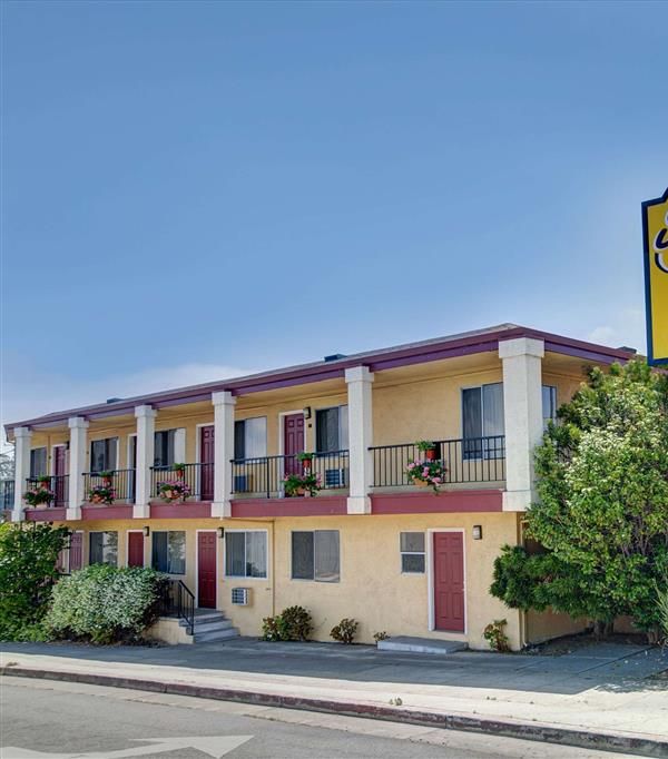 Super 8 By Wyndham Santa Cruz Beach - Felton, CA