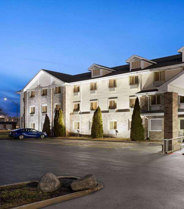 Super 8 By Wyndham Joliet I-55 N/chicago - Joliet, IL