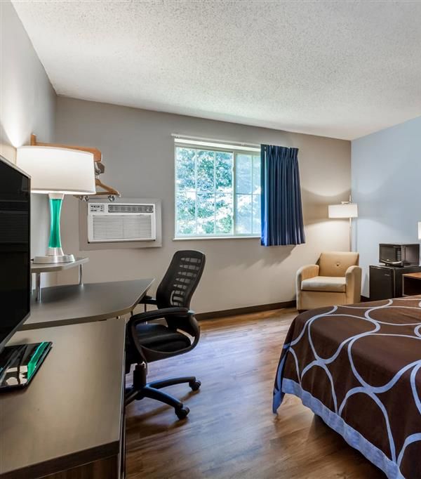 Super 8 By Wyndham East Stroudsburg/poconos - Stroudsburg, PA
