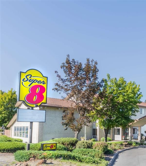 Super 8 By Wyndham Bend - Bend, OR