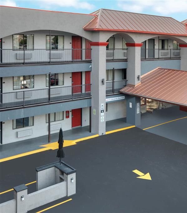 Super 8 By Wyndham Austin University/downtown Area - Austin, TX