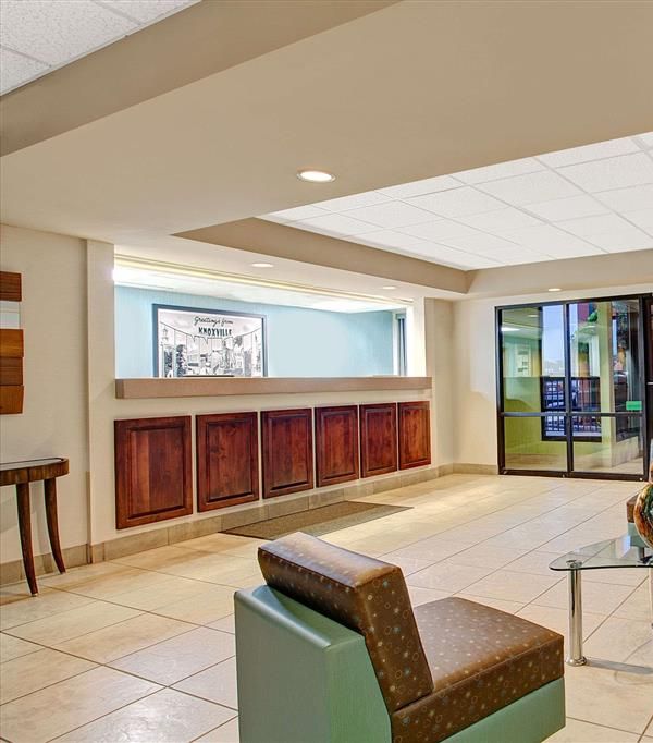 Super 8 By Wyndham Knoxville East - Knoxville