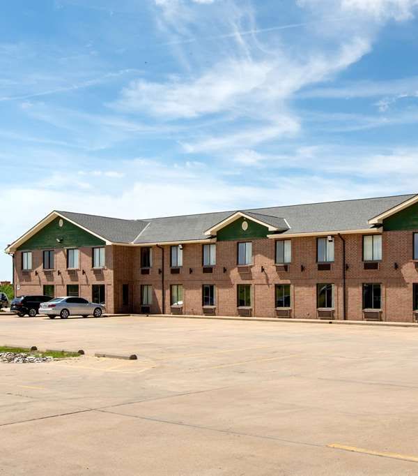 Super 8 By Wyndham Salina I-70 - Salina, KS