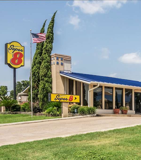 Super 8 By Wyndham San Marcos - San Marcos, TX