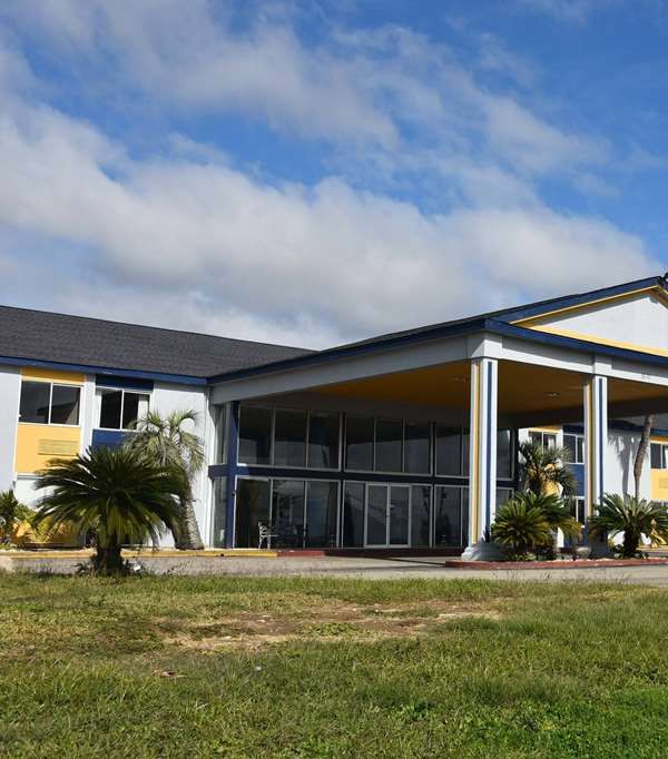 Super 8 By Wyndham Biloxi - Biloxi, MS