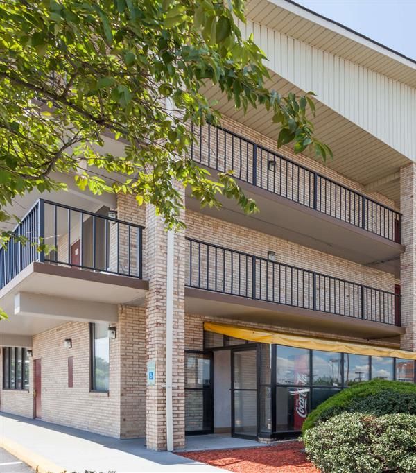 Super 8 By Wyndham Manassas - Manassas, VA