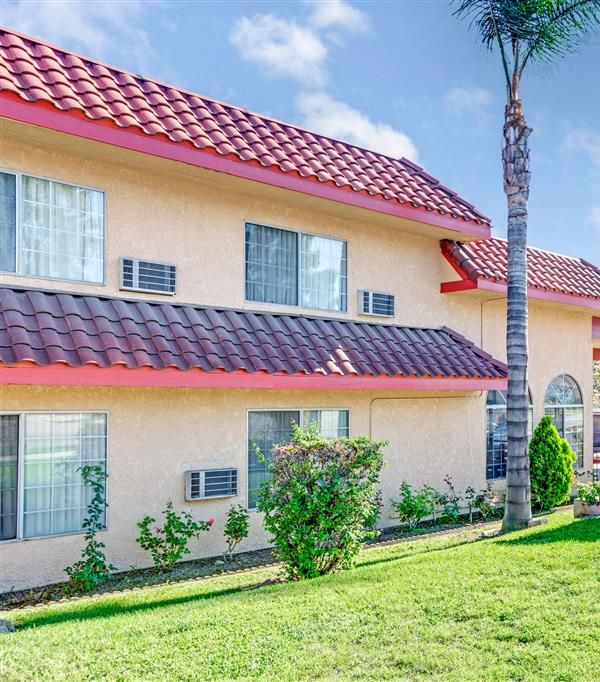 Super 8 By Wyndham Upland Ontario Ca - Chino, CA
