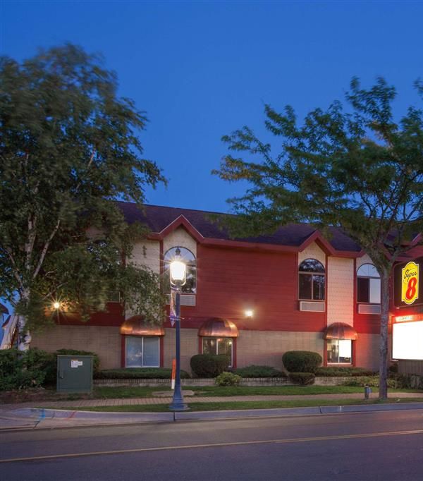 Super 8 By Wyndham Mackinaw City/beachfront Area - St. Ignace, MI