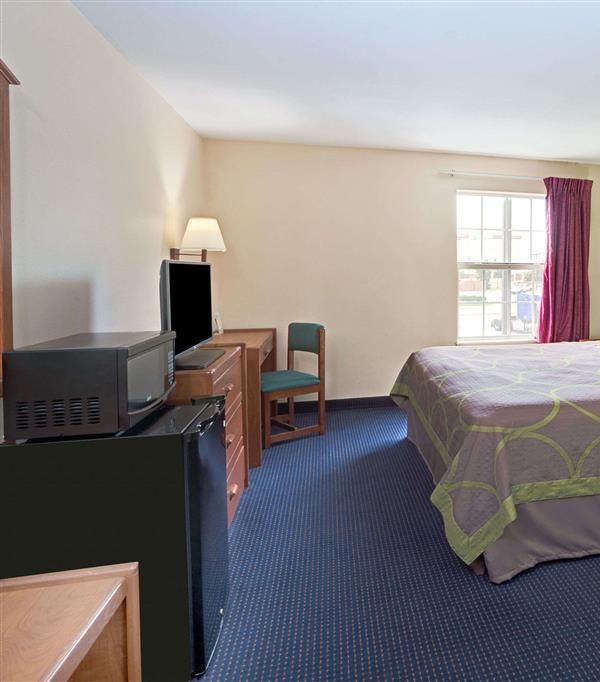 Super 8 By Wyndham Louisville/expo Center - Louisville, KY