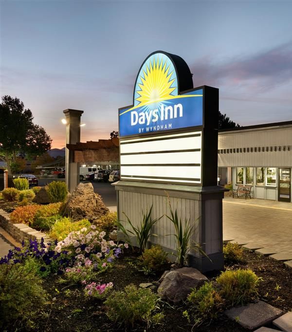 Days Inn By Wyndham Bend - Bend, OR