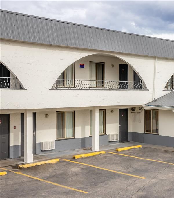 Howard Johnson By Wyndham Downtown Kamloops - Kamloops