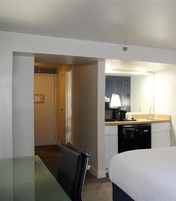 Comfort Inn & Suites Baltimore Inner Harbor - Baltimore, MD