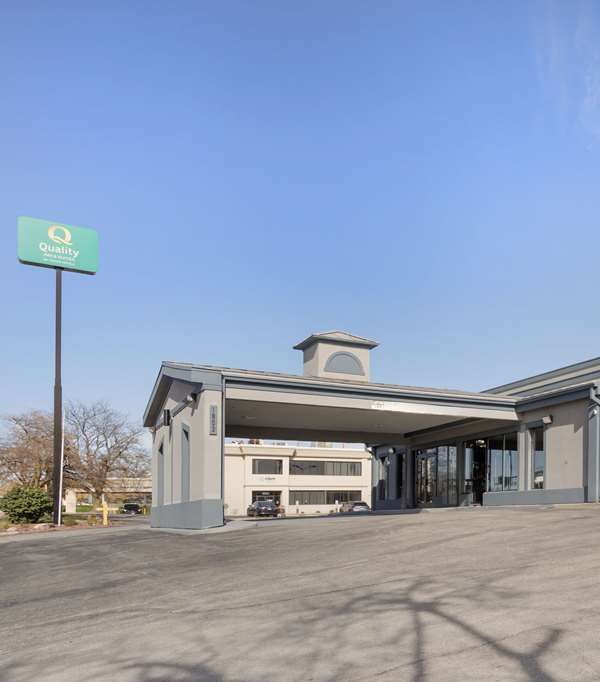 Quality Inn & Suites Bloomington University Area - Bloomington, IL