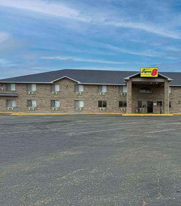 Super 8 By Wyndham Cozad - Gothenburg, NE