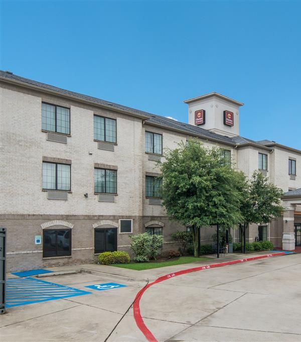 Clarion Inn & Suites Weatherford South - Weatherford, TX