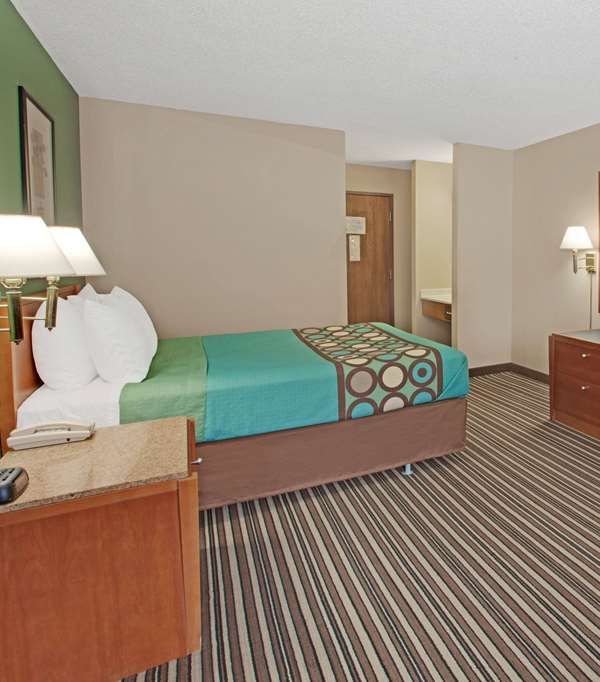 Baymont Inn & Suites By Wyndham Richmond - Fox Lake, IL