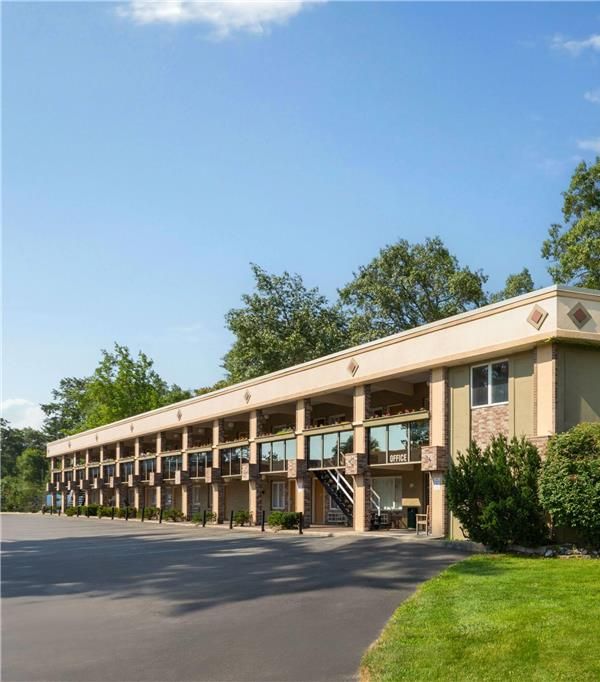 Super 8 By Wyndham Traverse City - Traverse City, MI