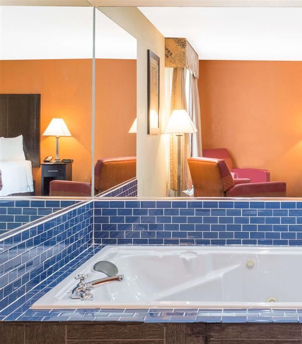Baymont By Wyndham Muskegon - Muskegon, MI