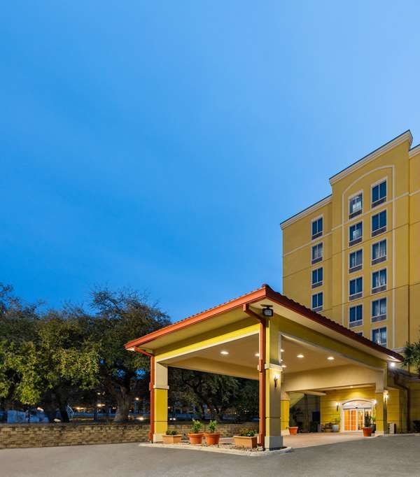 La Quinta Inn & Suites By Wyndham San Antonio Medical Ctr Nw - San Antonio, TX