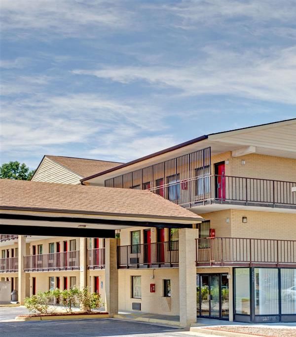 Super 8 By Wyndham Fredericksburg - Fredericksburg, VA